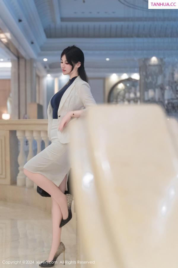 陈诗诗 诗诗 [XiuRen]高清写真图 2024.10.21 No.9319 诗诗kiki 丝袜美臀第8张图片